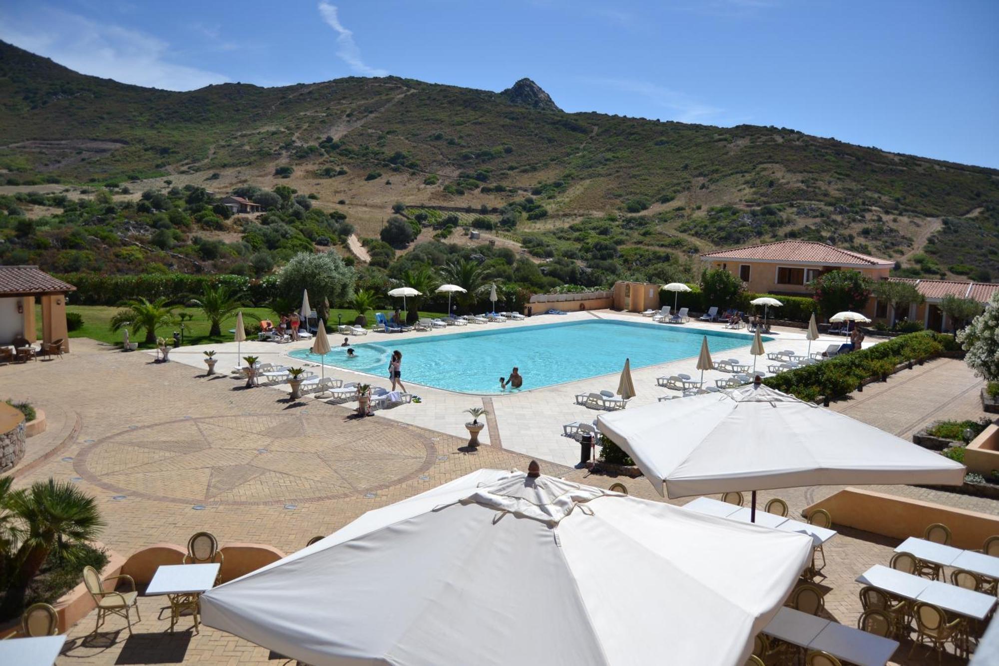 La Fenice Resort Олбия Екстериор снимка